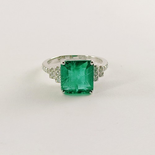 The Alzeno 4Ct Green Emerald Ring